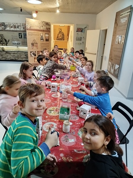 2. B - Malování baněk